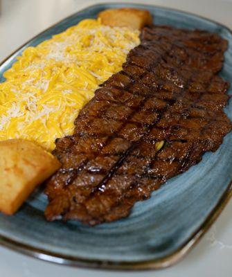 Tallarin a la Huancaina con Bisteck