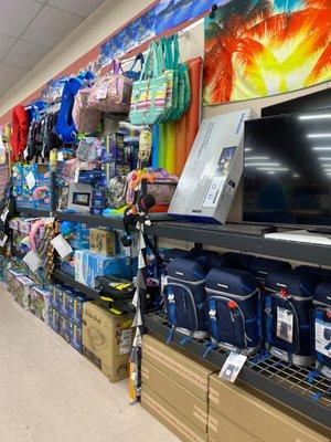 camping and pool games,
TV's and monitors
whatever the pallet brings!