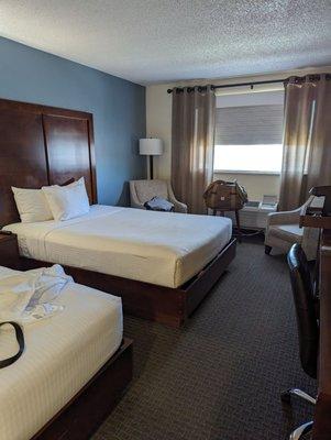 Bedroom with 2 doubles