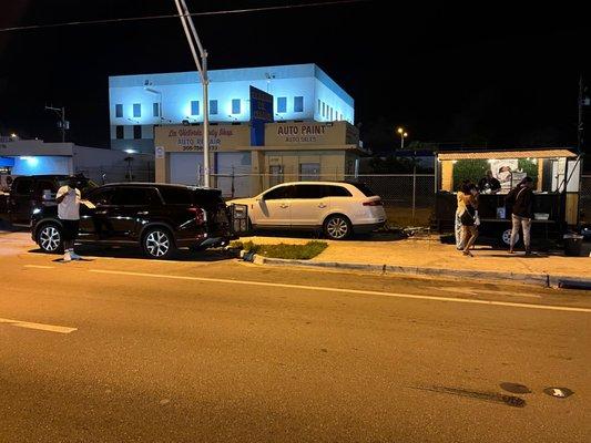 These guys were out of beef barbecue and the suggested seafood Alfredo..they told me about the conch fritters