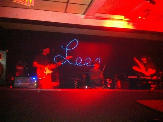 Live Tunes @ Lees!