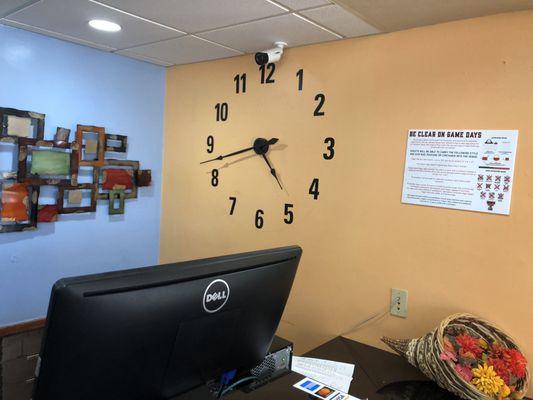 Time of check after speaking to clerk at 4:05