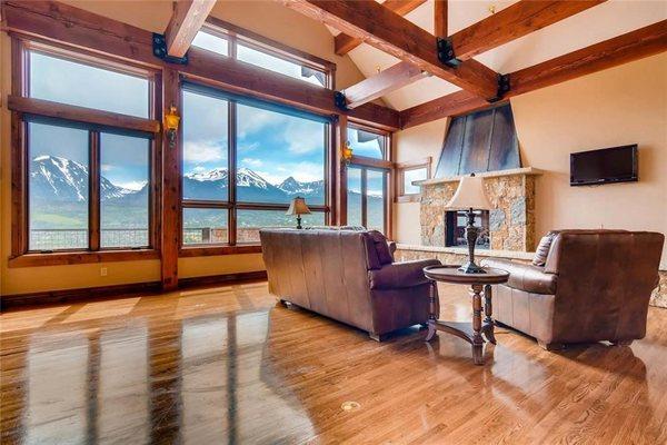 J Lux Mountain Homes - Jennifer Chambers