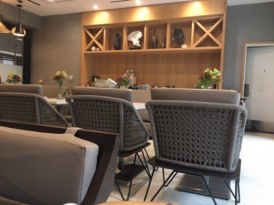 Breakfast bar and seating