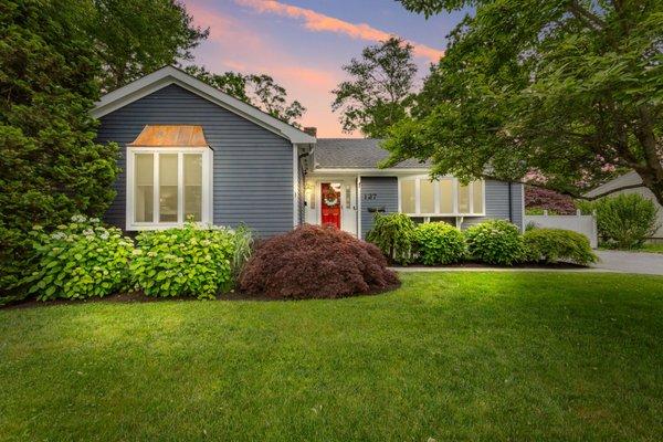 Jeannie Bettencourt - RE/MAX Vantage