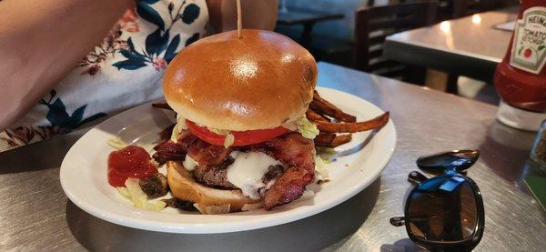 Cheeseburger - asked medium/rare ...delivered medium/rare. Moe's delivers on the simple things!!