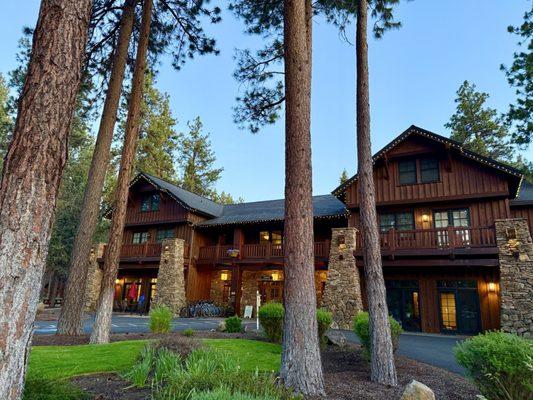 The front part of the lodge