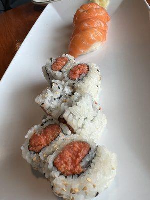 Spicy Tuna Roll, salmon sushi