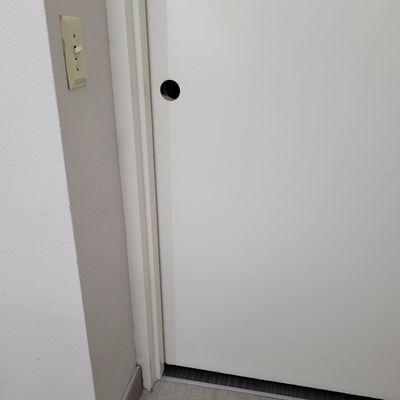 No handle on the bathroom door in our room...wth??