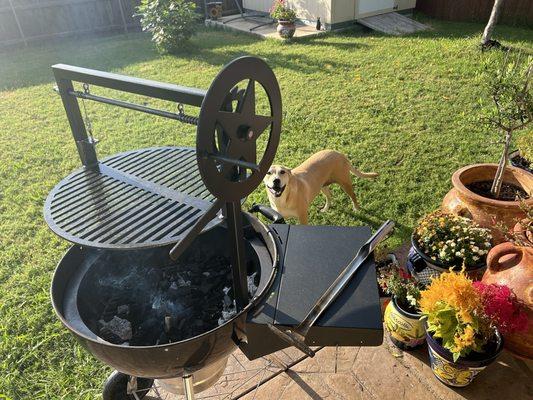 This is the Santa Maria attachment for the 22" Weber Kettle...This thing is great!!!