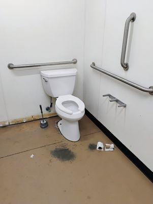 Very nasty bathrooms