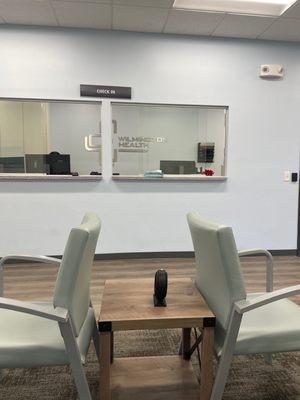 Waiting area: clean and spacious