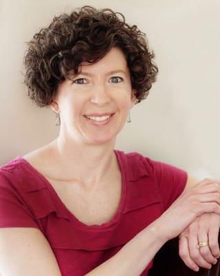 Emily Freeman, PT, MSPT provides revolutionary physical therapy and nutrition services. Individual, Group, Workplace, and Telehealth svcs.