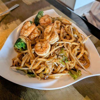 Shrimp with udon noodles