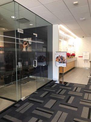 Holiday decorations is so beautiful!