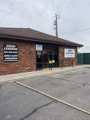 Emi's Kaz Alteration Center