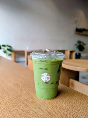 Matcha latte (1 pump agave) almond milk (iced)