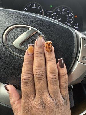 I lovee this place i show an a picture of what i want and i get exactly that they never disappoint.