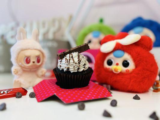 Kitkat cupcakes
