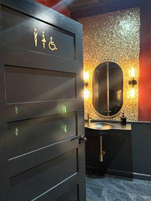 Gold vibes - details/ glam with style