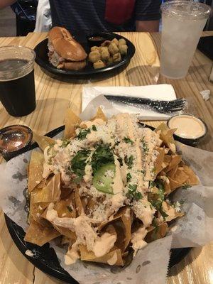 Pulled chicken nachos