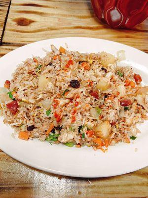 King Noodle's fried rice is unbeatable--fresh, flavorful, and comforting. I always look forward to coming back. Great service!