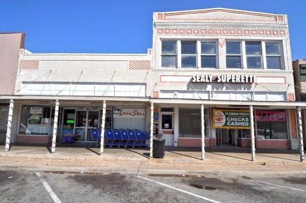 #1 LOW PRICE GROCERY STORE & 1 % CHECK CASHING