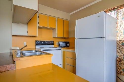 Full Kitchen available