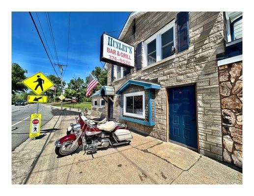 Hunley's Bar & Grill