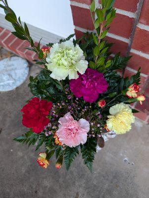 Connie's resolve of the original flowers send that died quickly.