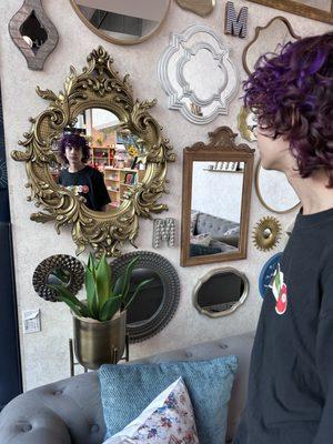 Natural level two we lighten Perm and use vivid colors. His hair is in peak condition.