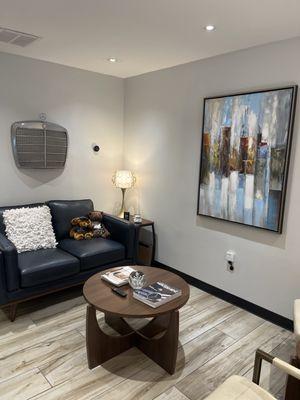 Very clean lobby best of any shop I've been too