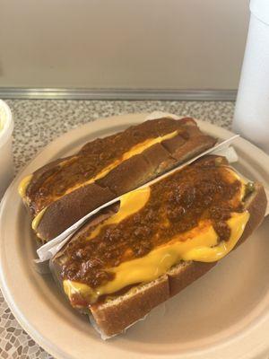 Chilli cheese dogs
