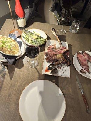 Tomahawk Rib-Eye (rare+)