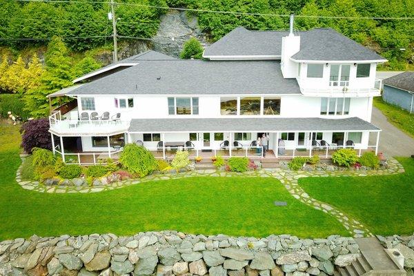 Anchor Inn by the Sea