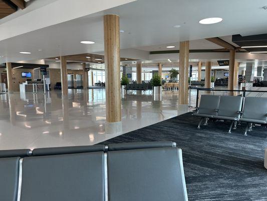 The Eastern Iowa Airport (CID)