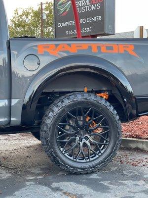 Ford Raptor On 22 Inch Vossen HF2 In Gloss Black On 33 Inch Mud Tires