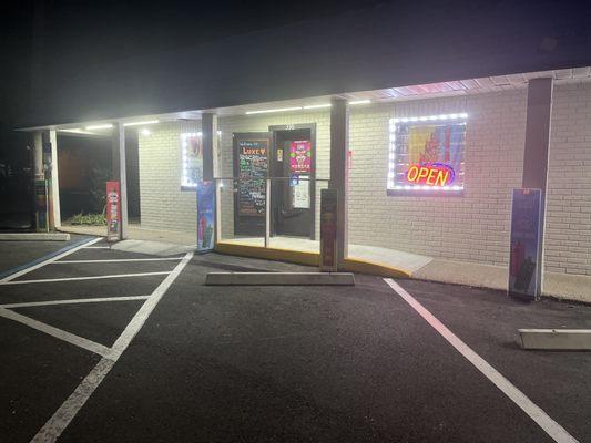 Luxe Tobacco & E-Cigs