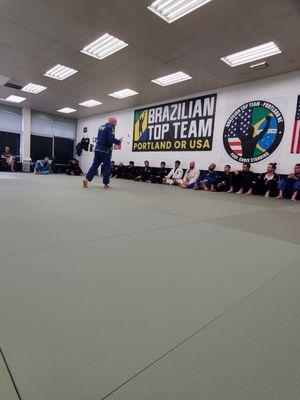 2 Time MMA 170lb World Champion and Brazilian Top Team black belt, Professor Chris Standing, teaches a group lesson at BTT PORTLAND.