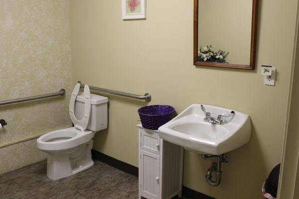 Clean and spacious bathroom