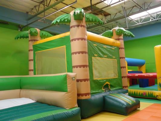 Kids Birthday Parties Bounce House in Phoenix is great for children's party's and things to do in Phoenix for the kiddos.