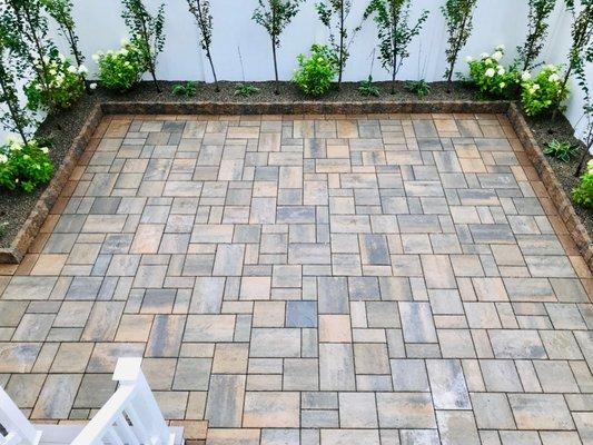 Techo-Bloc Blu 60mm Champlain Grey Random Pattern Permeable Pavers.