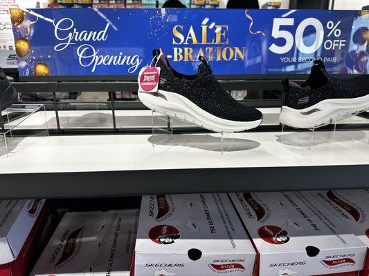 SKECHERS Warehouse Outlet