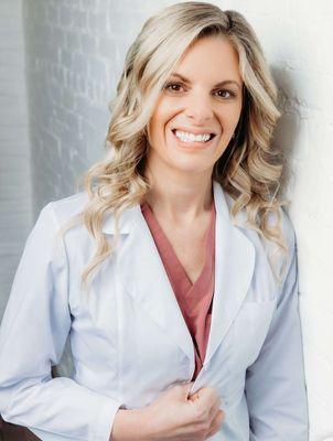 Dana Leigh Simon, CRNA and Certified Injector