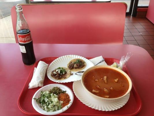 Ah, breakfast of champions! A bowl of hot menudo and a couple if cabeza tacos before hitting the road again. I'm Texas bound!