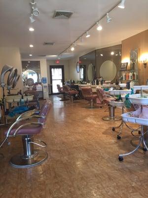 Riccardo Village Lantern Beauty Salon