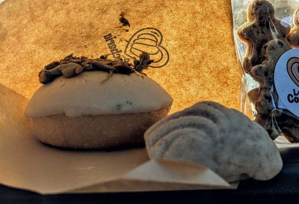 Close up of the conchas-filled pistachio and mini Biscoff.