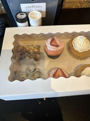Strawberry cupcakes, pumpkin bites and hello Dollie's!