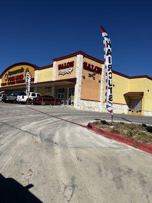 Prestigio & + Salon / Family Hair Shop