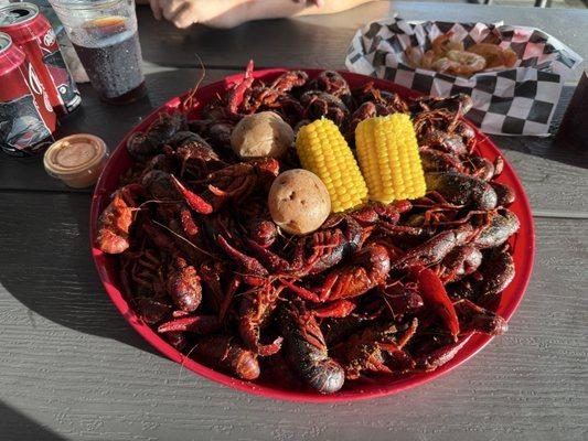 6lb of crawfish + corn and potatoes